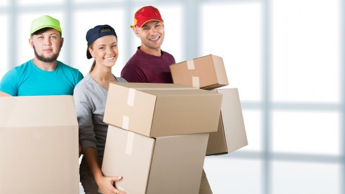 Careful packing support for fragile items during an Ealing house move